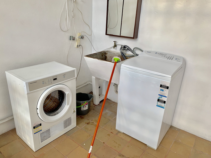 Bathroom, Kidsfirst Apartment 6, Rewa
