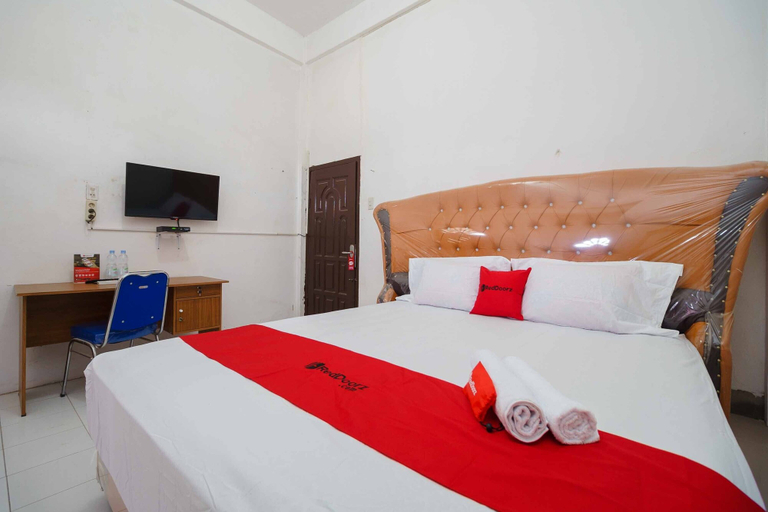 Bedroom 1, RedDoorz Syariah near Stasiun Kereta Api Kisaran, Asahan