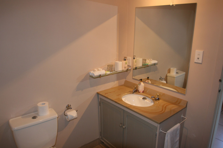 Bathroom, Marie Therese Bed & Breakfast, Mackenzie