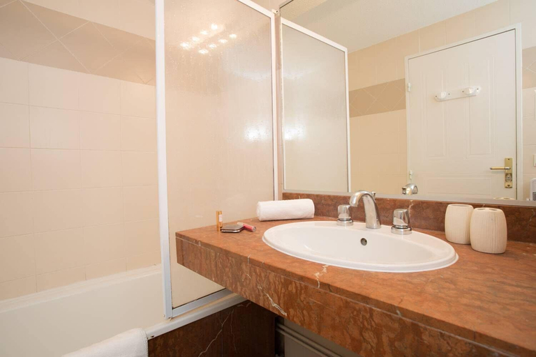 Bathroom 4, Madame Vacances Résidence Du Golf, Landes