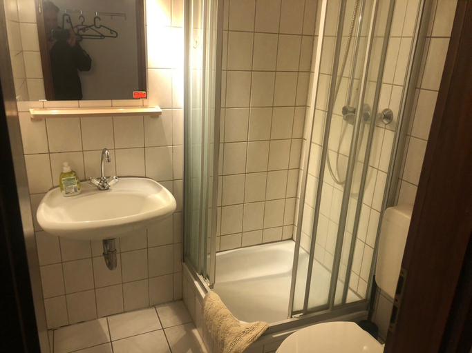 Bathroom 4, Bed4you Gästehaus 1, Kassel