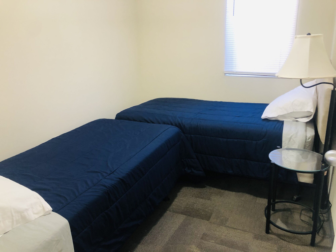 Bedroom 3, Thunderbird Motel, Ocean