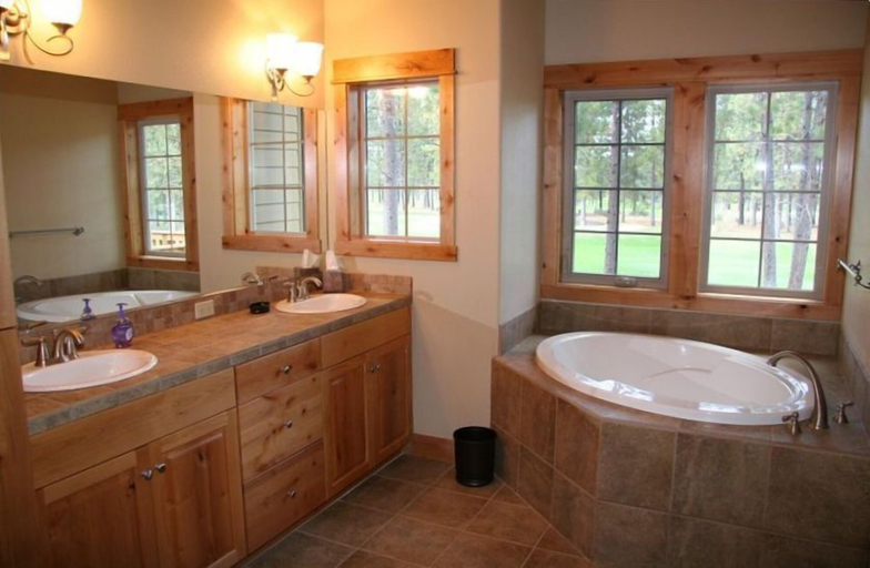 Bathroom, Widgi Creek Golf Course 18th Fairway 3 BR 3 BA New Townhome, Deschutes