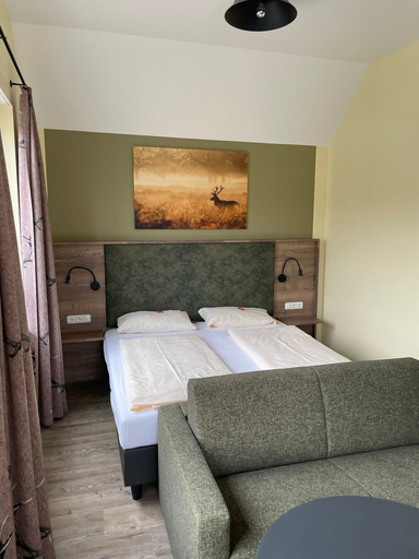 Bedroom 2, Landgasthof Grüner Baum, Miltenberg