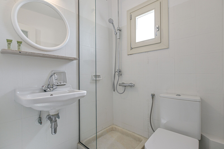 Bathroom 5, Soula Naxos, South Aegean