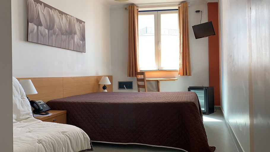 Bedroom 3, WEAA Hotel, Nazaré