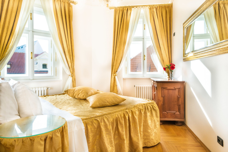 Bedroom 3, Charles Bridge Palace, Praha 1