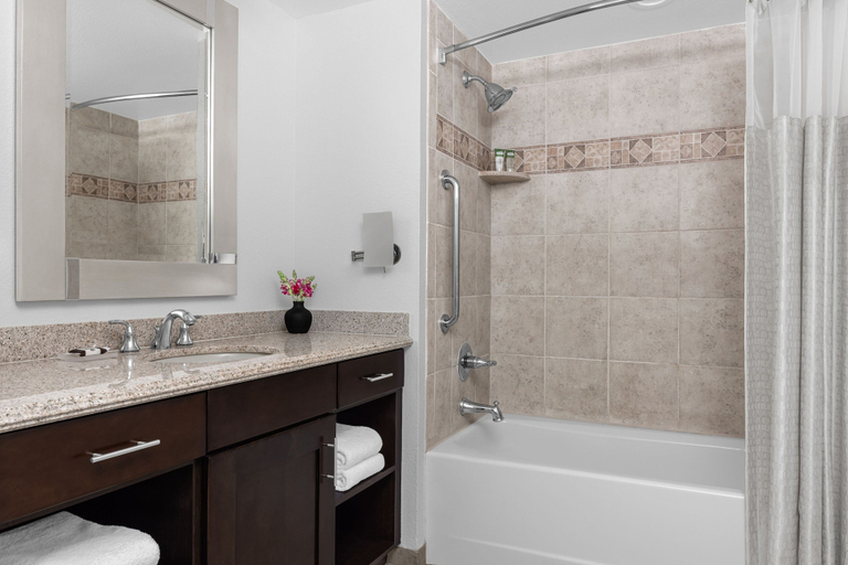Bathroom 5, Marriott's Grand Chateau, Clark