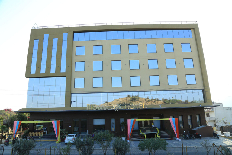 Exterior & Views