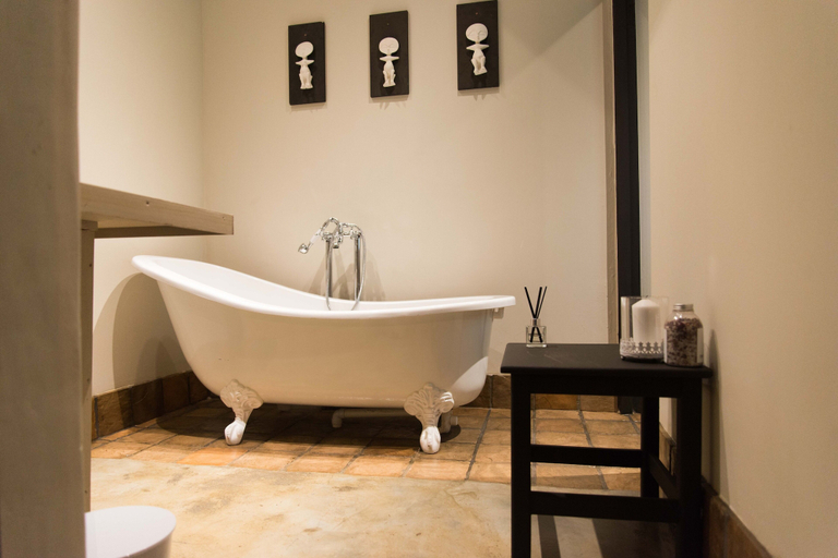 Bathroom 4, Addo African Home, Cacadu