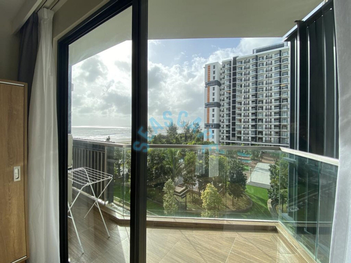 Exterior & Views 14