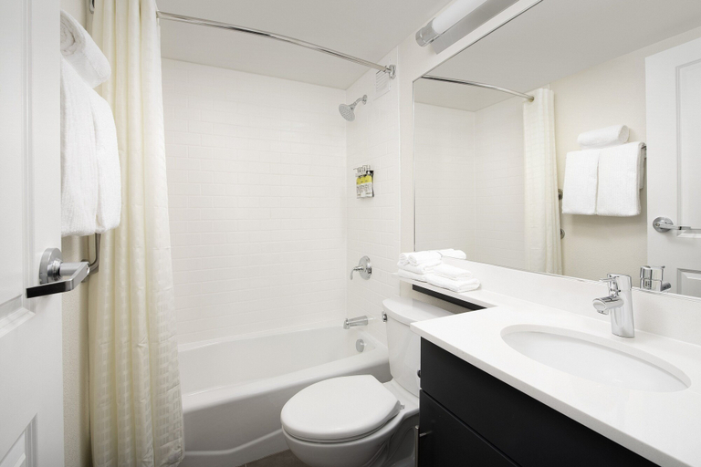 Bathroom 2, Candlewood Suites ALEXANDRIA WEST, Alexandria