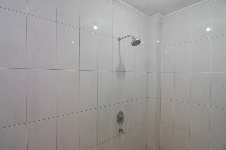 Bathroom 4, RedDoorz near IPDN 2, Sumedang