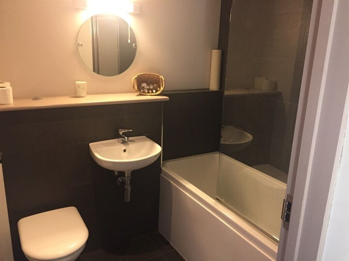 Bathroom 4, The Selsey Arms, West Sussex