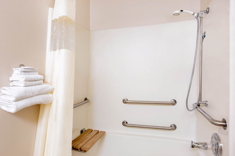 Bathroom 5, Days Inn & Suites by Wyndham Madison, Dane