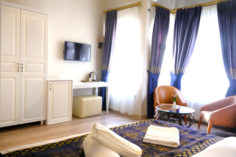 Bedroom 3, Olympos Garden Hotel, Beyoğlu
