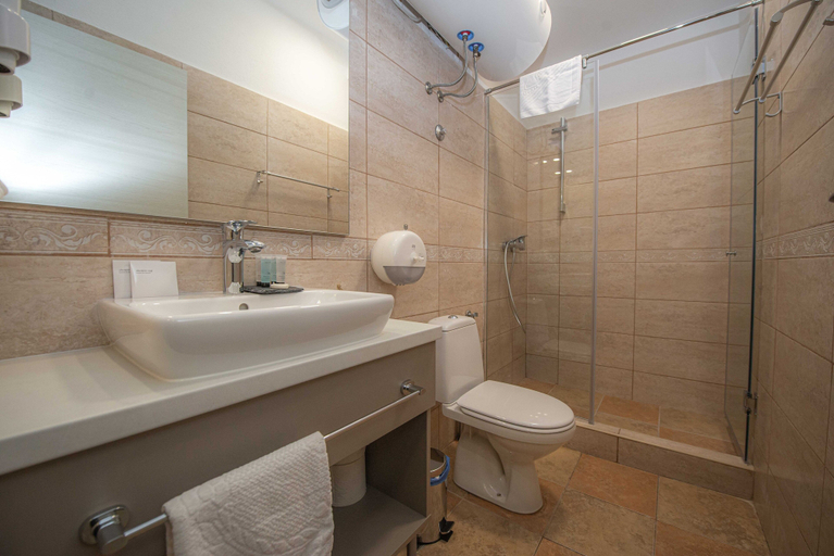 Bathroom 3, Antika Guesthouse