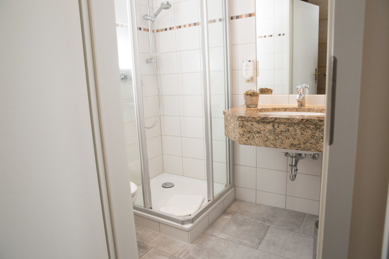 Bathroom 3, Hotel Wassersleben, Schleswig-Flensburg