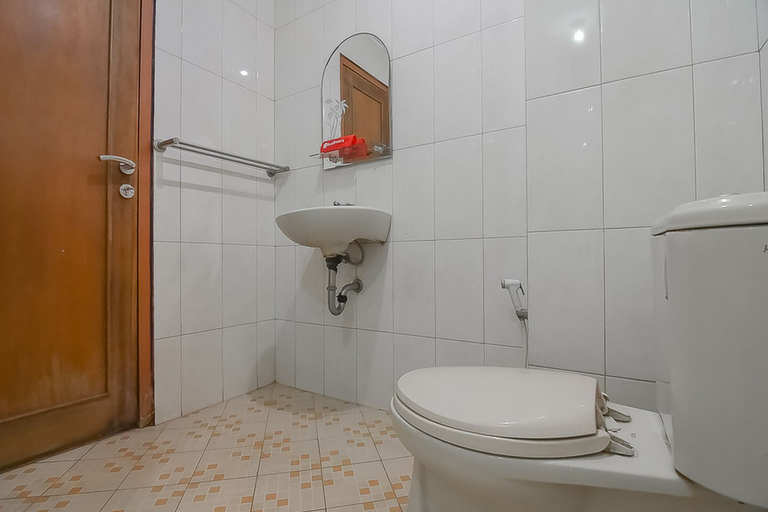 Bathroom 3, RedDoorz near IPDN 2, Sumedang