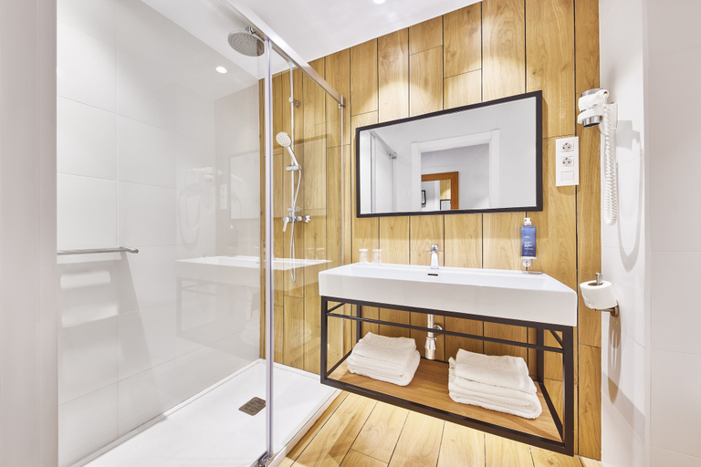 Bathroom 4, Barcelona Century Hotel, Barcelona