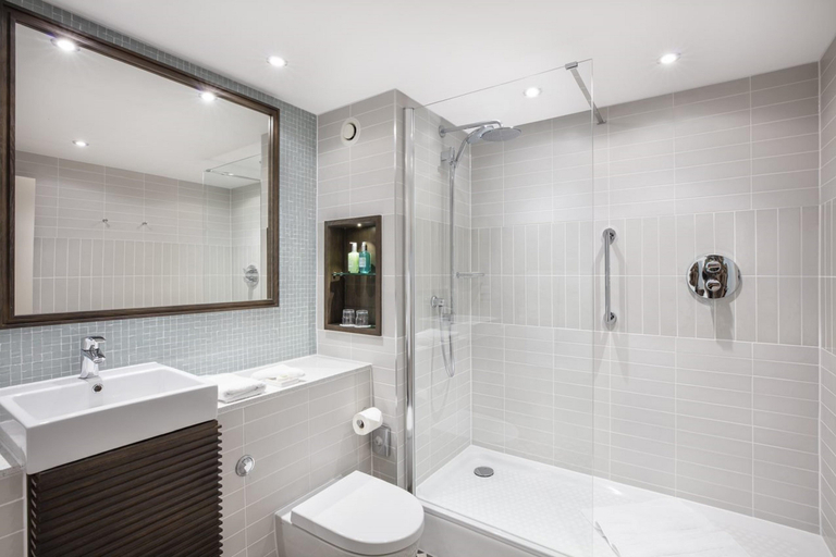 Bathroom 4, Holiday Inn MANCHESTER AIRPORT by IHG, Manchester