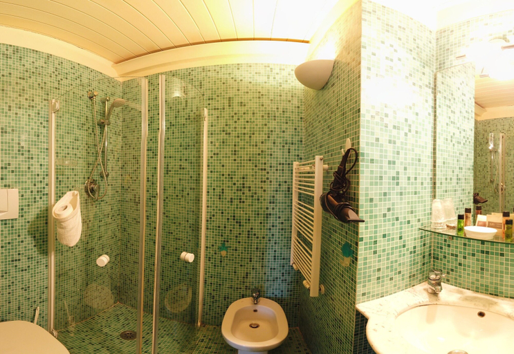 Bathroom 5, Attico sulla Torre, Pisa