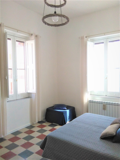 Bedroom 3, Déjà Vu, Crotone