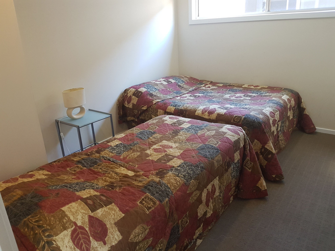Bedroom 2, Bentley Waterfront Motel & Cottages, Shoalhaven - Pt B
