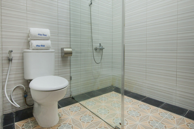 Bathroom 3, OYO 1819 Aries Hotel, North Tapanuli