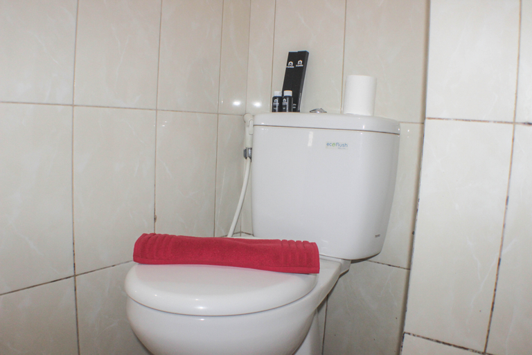 Bathroom 2, Modern and Cozy Studio at Springlake Summarecon Bekasi Apartment By Travelio, Bekasi