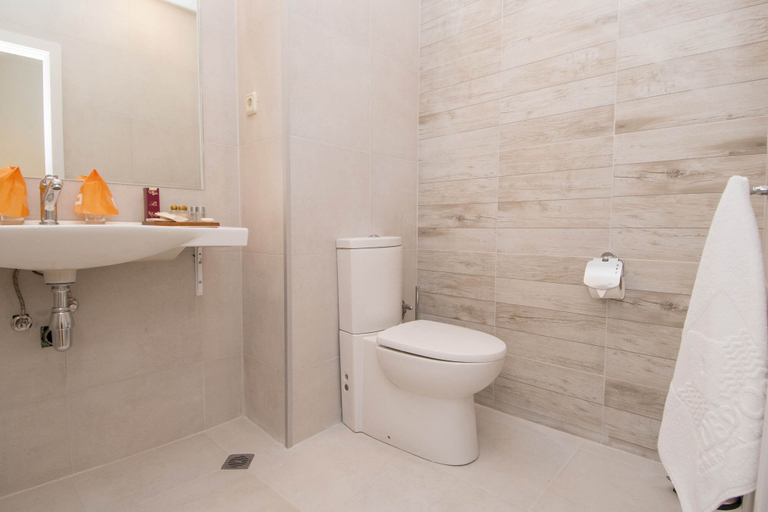 Bathroom 3, Park Hotel Odessos, Varna