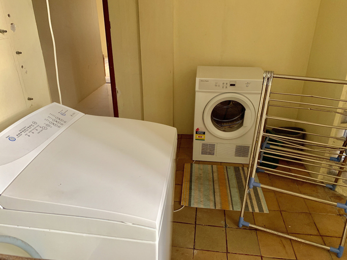 Bathroom 4, Kidsfirst Apartment 4, Rewa