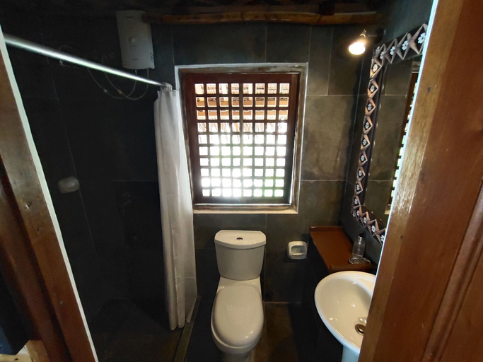 Bathroom 5, Les Maisons D'itac, Ronda