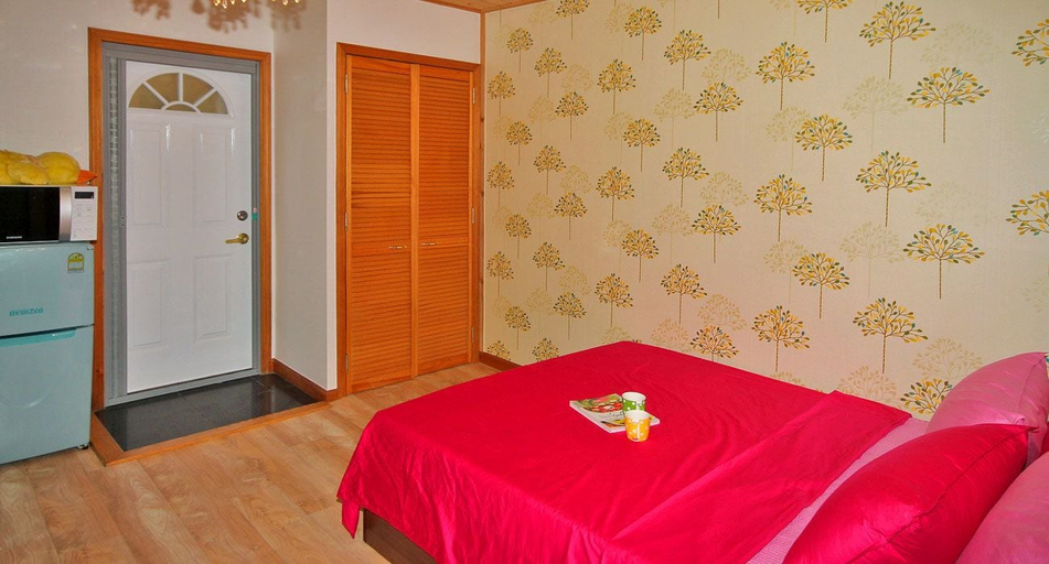 Bedroom 2, Sanwoolrim Pension, Yangyang