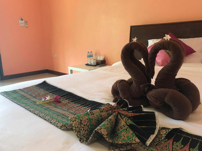 Bedroom 2, Large Room w/ small Kitchen Garden View near Beach, Phuket Island
