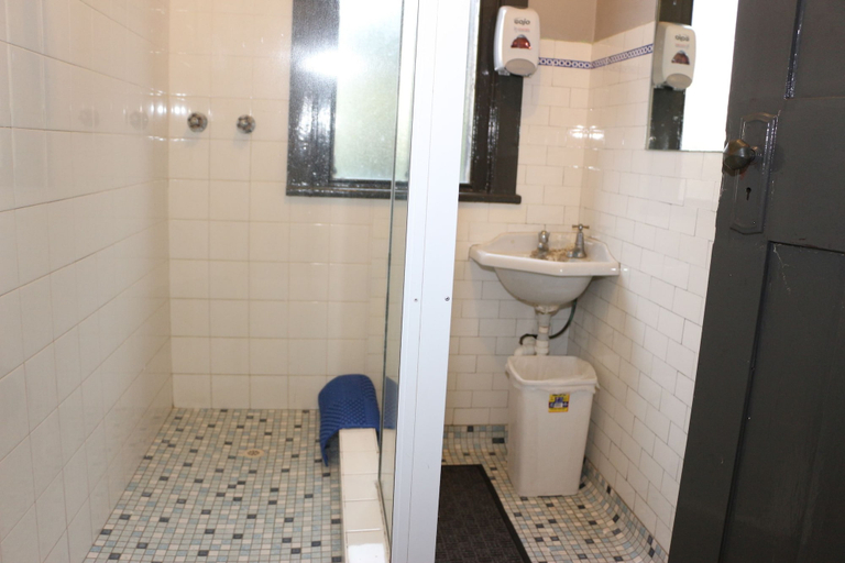Bathroom 3, Bayview Hotel Batemans Bay, Eurobodalla