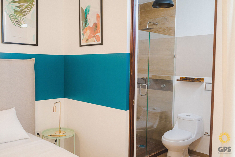 Bathroom 3, Las Hadas Apartments, Mazatlán