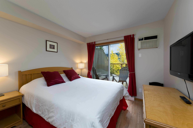 Bedroom 3, Glaciers Reach by AllSeason VR, Squamish-Lillooet
