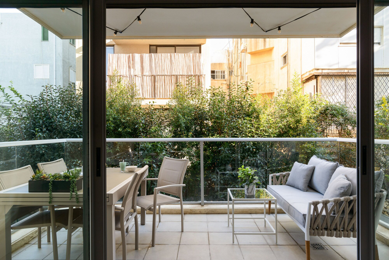 Others 5, Quiet Hideaway & Terrace near Beach by FeelHome