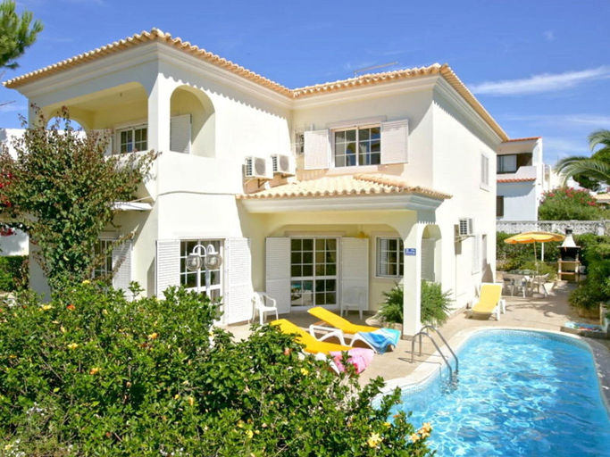 Exterior & Views, Beautiful Villa Located Less Than Five Minutes Walk From the Old Village, Loulé