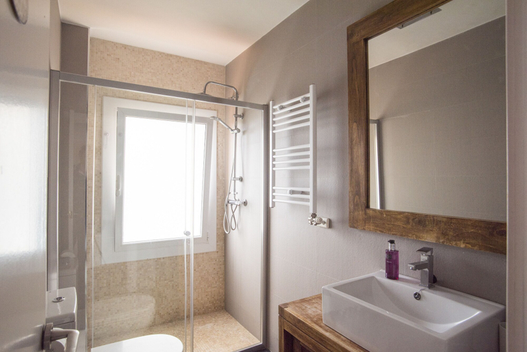 Bathroom, Vilamarlux I, Barcelona