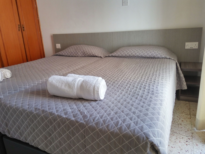 Bedroom 2, Elenapa Holiday Apartments