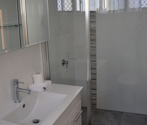 Bathroom 4, Angelwaters, North Ward-Castle Hill