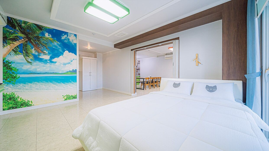 Bedroom 2, Geojerowa Pension, Geoje
