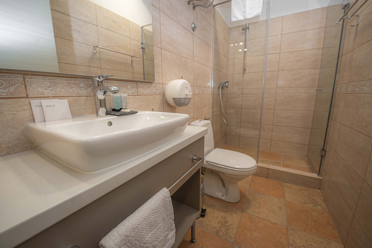 Bathroom 4, Antika Guesthouse