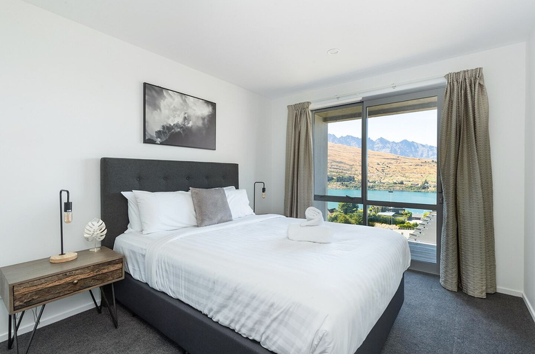 Bedroom, One Bedroom Unit with Panoramic Views, Queenstown-Lakes