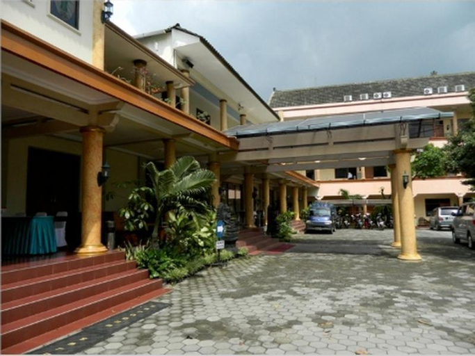 Exterior & Views 2, Hotel Pramesthi Solo, Karanganyar