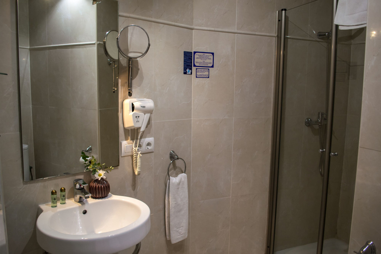 Bathroom 4, Hotel Un Patio al Sur, Sevilla