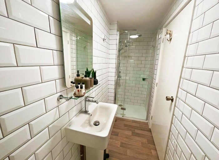 Bathroom 3, The High Flyer, Cambridgeshire