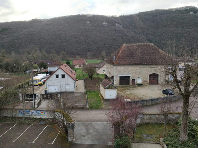 Exterior & Views